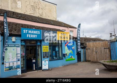 Falmouth Cornwall, settembre 2023, ufficio prenotazioni per traghetti e gite in barca sul molo di Falmouth, viaggi turistici a St Mawes e al fiume Helford, Inghilterra, Regno Unito Foto Stock