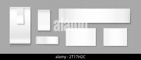 Set di etichette in tessuto vuote isolate su sfondo trasparente. Illustrazione vettoriale realistica di modelli rettangolari di etichette in tessuto bianco con punti, pezzo di cotone per dimensioni, materiale, informazioni sul lavaggio Illustrazione Vettoriale