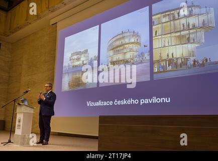 Praga, Repubblica Ceca. 11 ottobre 2023. Il Commissario generale della partecipazione ceca a EXPO 2025 Ondrej Soska interviene durante l'apertura della mostra di design per il padiglione ceco all'Expo 2025 in Giappone a Praga, Repubblica Ceca, 11 ottobre 2023. Crediti: Michaela Rihova/CTK Photo/Alamy Live News Foto Stock