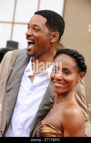 Los Angeles, sconosciuto. 12 ottobre 2023. Foto del file datata 7 giugno 2010 di Will Smith e Jada Pinkett Smith arrivano alla prima di 'The Karate Kid' della Columbia Pictures, tenutasi al Mann Village Theatre On a Los Angeles, CALIFORNIA, USA. Jada Pinkett Smith ha rivelato in una nuova intervista che lei e suo marito Will Smith sono stati separati dal 2016. Anche se gli attori vivevano vite completamente separate per sette anni, non erano pronti a confermare pubblicamente la notizia prima, ha confessato alla NBC. Foto di Lionel Hahn/ABACAPRESS.COM Credit: Abaca Press/Alamy Live News Foto Stock