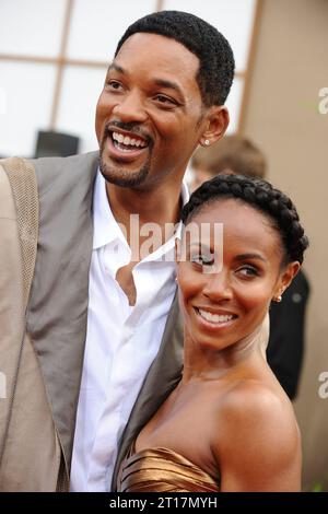 Los Angeles, sconosciuto. 12 ottobre 2023. Foto del file datata 7 giugno 2010 di Will Smith e Jada Pinkett Smith arrivano alla prima di 'The Karate Kid' della Columbia Pictures, tenutasi al Mann Village Theatre On a Los Angeles, CALIFORNIA, USA. Jada Pinkett Smith ha rivelato in una nuova intervista che lei e suo marito Will Smith sono stati separati dal 2016. Anche se gli attori vivevano vite completamente separate per sette anni, non erano pronti a confermare pubblicamente la notizia prima, ha confessato alla NBC. Foto di Lionel Hahn/ABACAPRESS.COM Credit: Abaca Press/Alamy Live News Foto Stock