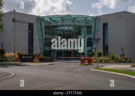 Dublino, Irlanda, 21 agosto 2023. Frontal della sede centrale Microsoft a Dublino con cartello Foto Stock