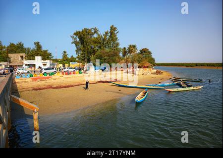 Joal Fadiouth, Senegal, un pittoresco villaggio su un'isola unica Foto Stock