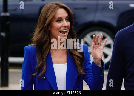 La Principessa del Galles, arriva per partecipare a un workshop di fitness mentale gestito da SportsAid presso il Bisham Abbey National Sports Centre di Marlow durante la settimana della giornata mondiale della salute mentale. Data immagine: Giovedì 12 ottobre 2023. Foto Stock