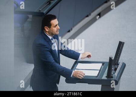 Bijan Djir-sarai, membro del Bundestag tedesco (FDP), preso durante la riunione del Bundestag tedesco sulla situazione in Israele. Berlino, 12 ottobre 2023. Foto Stock