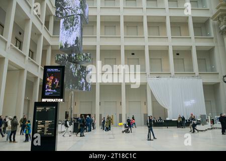 Foyer mit Kosmograf, Humboldt Forum, Schloßplatz, Mitte, Berlino, Germania Foto Stock