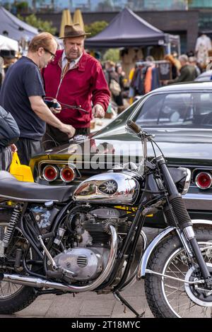 London Classic Car Boot sale, King's Cross, Londra, Regno Unito Foto Stock