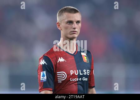 Genova, Italia, 28 settembre 2023. Albert Gudmundsson del Genoa CFC guarda alla partita di serie A di Luigi Ferraris, Genova. Il credito fotografico dovrebbe leggere: Jonathan Moscrop / Sportimage Foto Stock