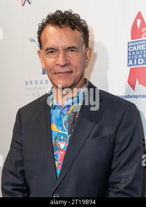 Brian Stokes Mitchell partecipa alla cerimonia di premiazione e raccolta fondi di Hope in Harmony di Broadway presso la Sony Hall di New York il 9 ottobre 2023 Foto Stock