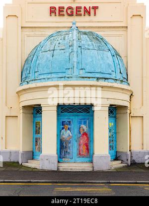 Il Regent Cinema un ex cinema e sala bingo a Deal, Kent, Inghilterra Regno Unito, originariamente costruito nel 1928 e chiuso nel 2009. Fotografato nel 2023. Foto Stock