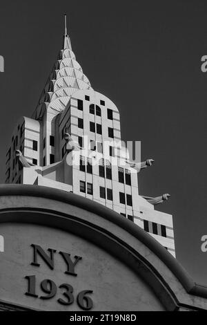 Foto in bianco e nero della riproduzione del Chrysler Building (in realtà costruito nel 1996) presso il New York-New York Hotel and Casino, Las Vegas. Foto Stock