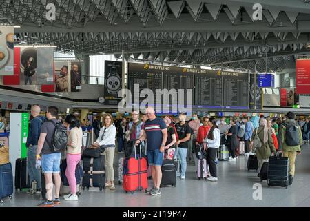 Abflüge, Reisende, Terminal 1, Flughafen, Francoforte sul meno, Hessen, Germania Foto Stock