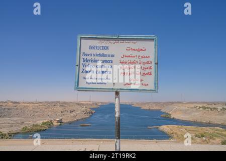 Verbote, Schild, Nasser-Staudamm, Assuan, Ägypten Foto Stock