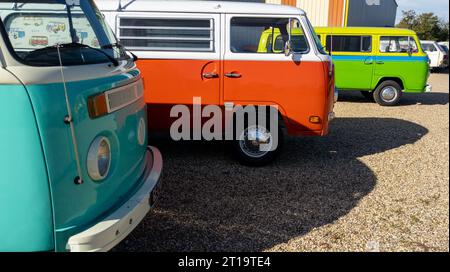 Bordeaux , Francia - 09 28 2023 : Volkswagen Four Parked Transporter bus retro VW auto d'epoca Foto Stock