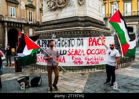 Napoli, Presidium manifestanti pro-Palestina promosso dagli studenti dell'Università l'Orientale di Napoli con il coinvolgimento della comunità palestinese a Napoli. La manifestazione serve anche a preparare la processione prevista per domani pomeriggio a Napoli con la partecipazione di vari sindacati. DSCF1917 Copyright: XAntonioxBalascox Credit: Imago/Alamy Live News Foto Stock