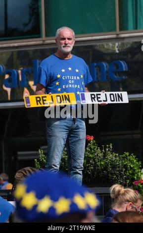 Londra, Regno Unito. 23 settembre 2023. Sostenitore pro-UE al raduno anti-Brexit National Rejoin di marzo a Londra, chiedendo al Regno Unito di rientrare nell'Unione europea. Foto Stock