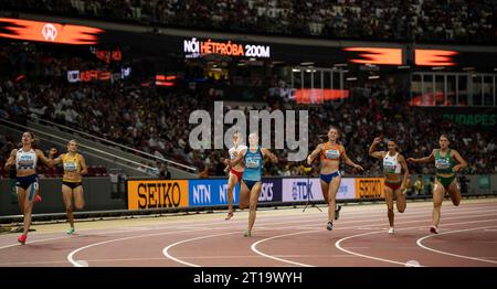 Emma Oosterwegel, olandese, gareggia nei 200 m di eptathlon ai Campionati mondiali di atletica leggera al Centro Nazionale di atletica leggera di Budapest Foto Stock