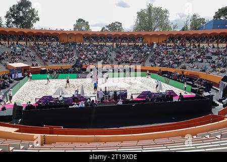 Tlaxcala, Messico. 10 ottobre 2023. 10 ottobre 2023, Tlaxcala, Messico: Vista generale della partita maschile di Beach Volley World Cup tra USA e Messico. Il 10 ottobre 2023 a Tlaxcala, Messico. (Foto di Essene Hernandez/ Eyepix Group/Sipa USA) credito: SIPA USA/Alamy Live News Foto Stock