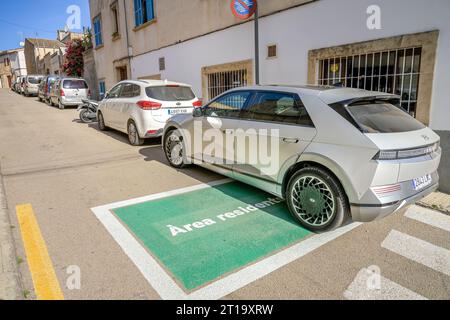 Straße, Bemalung, Anwohnerparkzone, residenti nella zona, Arta, Maiorca, Spagna Foto Stock