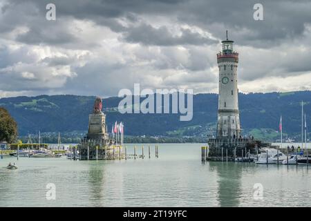 Seehafen, Bayerischer Löwe, Neuer Leuchtturm, L indau, Bayern, Deutschland Foto Stock