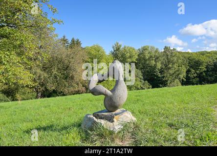 Spazierweg Skulpturenweg, Mineralguss, Kunst Gerhard Helmers, Badenweiler, Markgräflerland, Baden-Württemberg, Germania Foto Stock