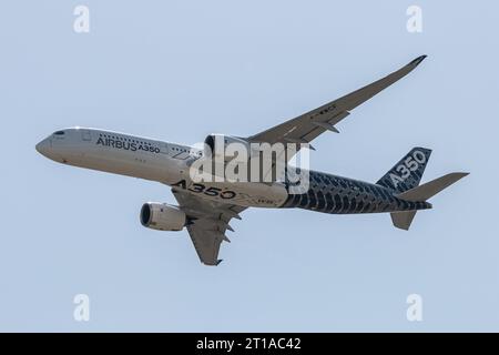 Nuovo aereo passeggeri Airbus A350 XWB che si esibisce al Berlin ILA Air Show di Berlino Foto Stock