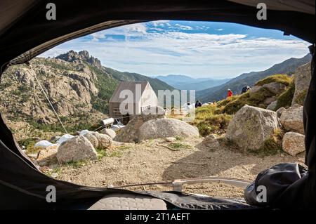 Nella mia tenda al rifugio Asinau, GR20, Corsica, Francia Foto Stock