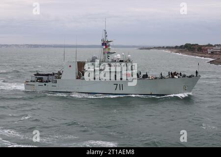 La nave da difesa costiera della Royal Canadian Navy classe Kingston HMCS SUMMERSIDE entra nel porto Foto Stock