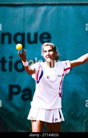 Monica Seles (YUG) è la campionessa femminile del singolare agli Open di Francia 1990. Foto Stock