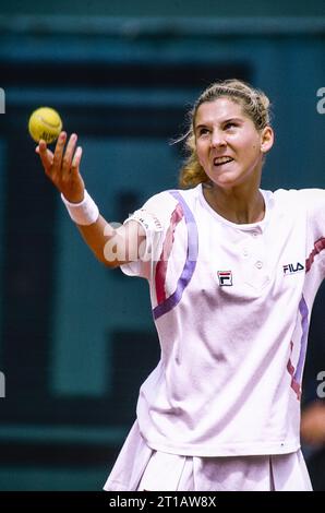 Monica Seles (YUG) è la campionessa femminile del singolare agli Open di Francia 1990. Foto Stock