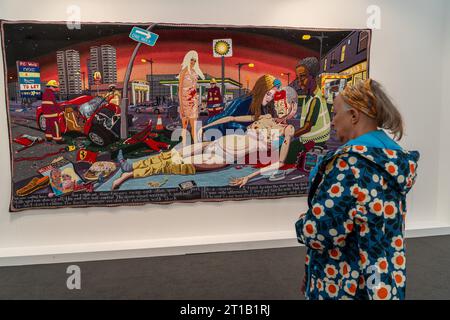 Visitatori, collezionisti e gallerie alla fiera internazionale d'arte Frieze and Frieze Masters 2023 a Regent's Park, Londra, Regno Unito Foto Stock