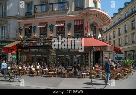 Tipico caffè parigino, Cafe Du Temple, 14 Rue du Faubourg du Temple, Parigi, Francia Foto Stock