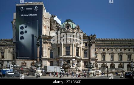 Pubblicità su larga scala all'Opera di Parigi durante i lavori di ristrutturazione, Parigi, Francia Foto Stock