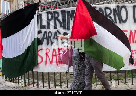 News - Napoli, Presidium manifestanti pro-Palestina promosso dagli studenti dell'Università l Orientale di Napoli con il coinvolgimento della comunità palestinese a Napoli. La manifestazione serve anche a preparare la processione prevista per domani pomeriggio a Napoli con la partecipazione di vari sindacati. Napoli Napoli Italia Copyright: XAntonioxBalascox/xLiveMediax LPN 1085595 credito: Imago/Alamy Live News Foto Stock