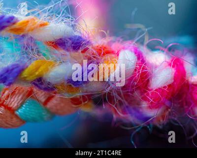 Primi piani di fili di un filato colorato. Foto Stock