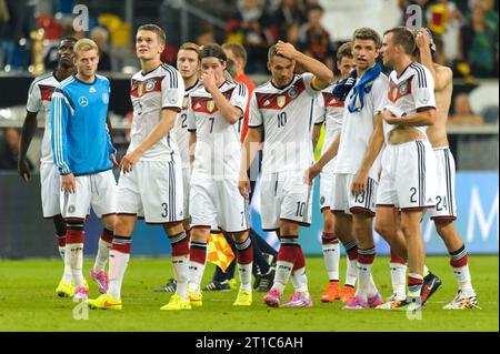 Andre Schuerrle, Matthias Ginter (3), Marco Reus (21) Sebastian Rudy (7) Lukas Podolski (10) Thomas Mueller (13) Kevin Grosskreutz (2) gehen ratlos vom Platz Fussball Laenderspiel Deutschland - Argentinien 2:4 a Duesseldorf, Deutschland AM 03.09.2014 Foto Stock