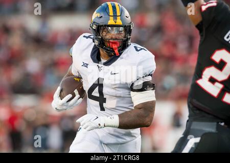 12 ottobre 2023: Il running back dei West Virginia Mountaineers CJ Donaldson Jr. (4) corre in touchdown durante una partita tra i West Virginia Mountaineers e gli Houston Cougars a Houston, Texas. Trask Smith/CSM Foto Stock