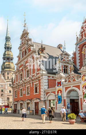 L'edificio Casa delle teste nere (Schwarzhäupterhaus) nella piazza del municipio nella città vecchia di riga, Lettonia Foto Stock