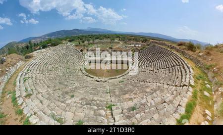 Vista aerea dell'antico teatro di Afrodisia, un sito dedicato alla dea Afrodite. Ricca di storia, presenta rovine notevolmente conservate Foto Stock