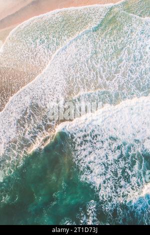 Vista droni sulla spiaggia di Vila Praia de ancora, Portogallo Foto Stock