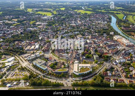 Luftbild, Stadtmitte mit Mercaden Dorsten Einkaufszentrum und kath. Kirche St Agatha, evang. Johanneskirche und Platz der Deutschen Einheit, Polizeiwache Dorsten, Dorsten, Ruhrgebiet, Nordrhein-Westfalen, Deutschland ACHTUNGxMINDESTHONORARx60xEURO *** Vista aerea, centro città con centro commerciale Mercaden Dorsten e chiesa cattolica St Agatha, evang Johanneskirche e Platz der Deutschen Einheit, stazione di polizia Dorsten, Dorsten, zona della Ruhr, Renania settentrionale Vestfalia, Germania ATTENTIONxMINESTHONORARx60xEURO Foto Stock