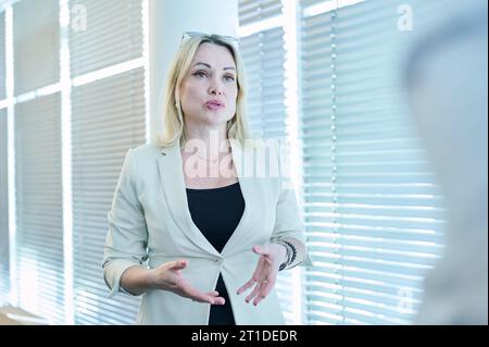 Berlino, Germania. 21 giugno 2022. Marina Ovsyannikova ha chiamato il 911 ed è venuto in ospedale. Crediti: Annette Riedl/dpa/Alamy Live News Foto Stock