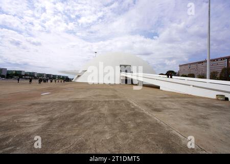 BRASILIA, BRASILE - 30 AGOSTO 2023: Museo nazionale della Repubblica progettato da Oscar Niemayer a Brasilia, Brasile Foto Stock