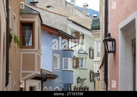 Case colorate nel centro storico, Bressanone, Südtirol, Bolzano, Italia Foto Stock