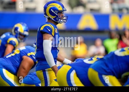 Il quarterback dei Los Angeles Rams Matthew Stafford (9) alla linea di scrimmage durante una partita della NFL, Philadelphia Eagles vs. Los Angeles Rams, domenica, ottobre Foto Stock