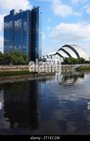 Il Crowne Plaza Hotel vicino al SEC Armadillo sulle rive del fiume Clyde a Glasgow, Scozia Foto Stock