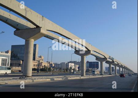 Egitto, Gizeh EGITTO, Gizeh, nuova città 6 ottobre nel deserto, nuova costruzione linea metropolitana *** ÄGYPTEN, Giza, neue Stadt 6. Oktober in der Wüste, Neubau einer Metro Gizeh Egypt Credit: Imago/Alamy Live News Foto Stock