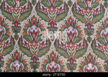 Primo piano astratto sfondo etnico marrone rosso verde vintage. Foto Stock