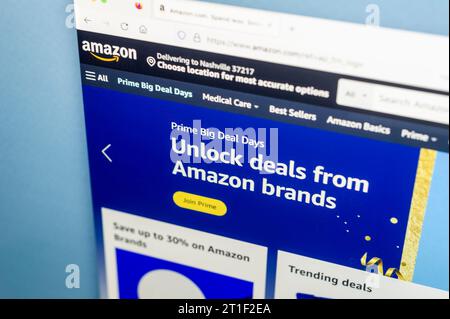 Il sito Web di Amazon promuove il "prime Day" autoproclamato martedì 10 ottobre 2023. Gli acquirenti di prima qualità in questo evento di due giorni "festivi" vengono offerte in abbondanza su una varietà di prodotti venduti da Amazon. (© Richard B. Levine) Foto Stock