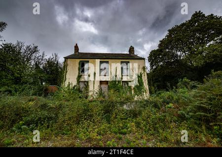 ABBANDONATA VECCHIA FATISCENTE HOUSE MELADOR ST.AUSTELL Foto Stock